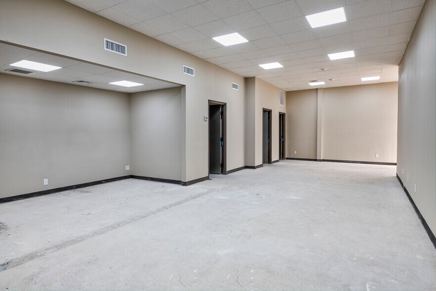 More Photos Of 8200 Windway Dr, Windcrest Medical For Lease