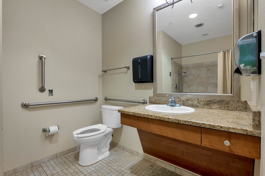 More Photos Of 654 N Econlockhatchee Trl, Orlando Healthcare For Sale