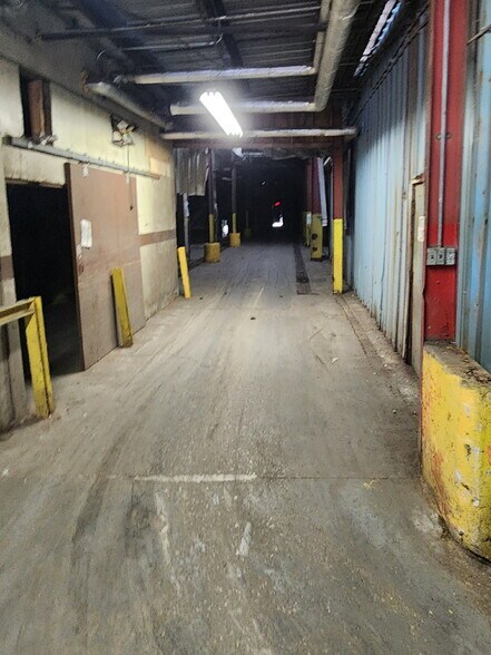 More Photos Of 712 Industrial Ln, Oneida Distribution For Sale