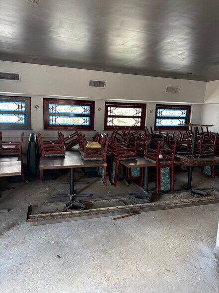 More Photos Of 10630 New Church Rd, Dallas Restaurant For Sale