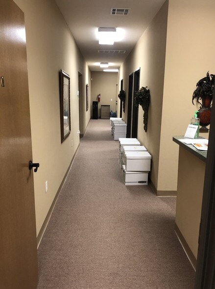 More Photos Of 432 S Mustang Rd, Yukon Office For Lease