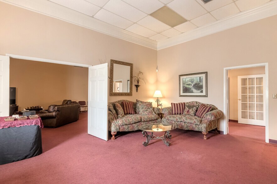 More Photos Of 1036 Derbyshire Rd, Daytona Beach Office For Sale