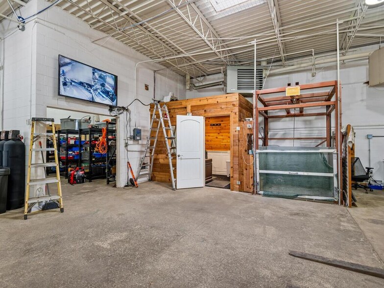 More Photos Of 1321 7th St S, Hopkins Manufacturing For Sale