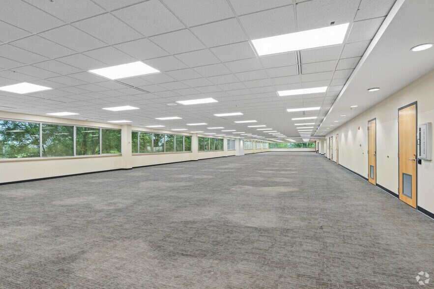 More Photos Of 3500 Packerland Dr, De Pere Office For Lease