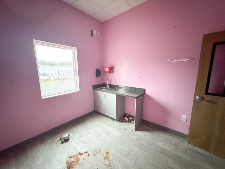 More Photos Of 370 N Broadway, Pennsville Freestanding For Sale