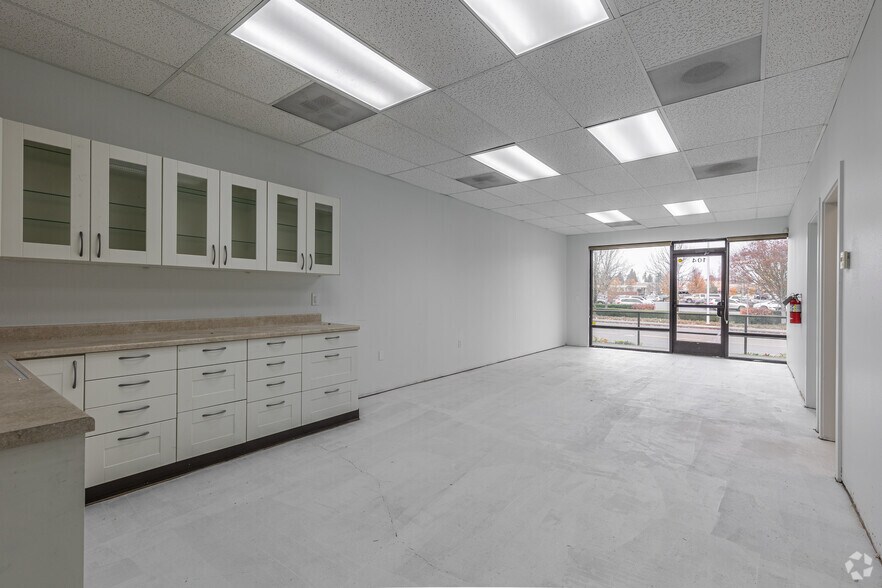 More Photos Of 418 Beavercreek Rd, Oregon City Office For Lease