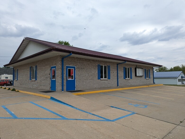 Primary Photo Of 452 W Arrow St, Marshall Restaurant For Lease