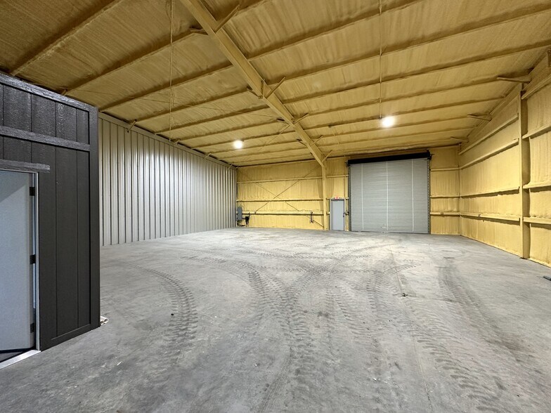 More Photos Of 606 Mill Run, Kerrville Warehouse For Lease