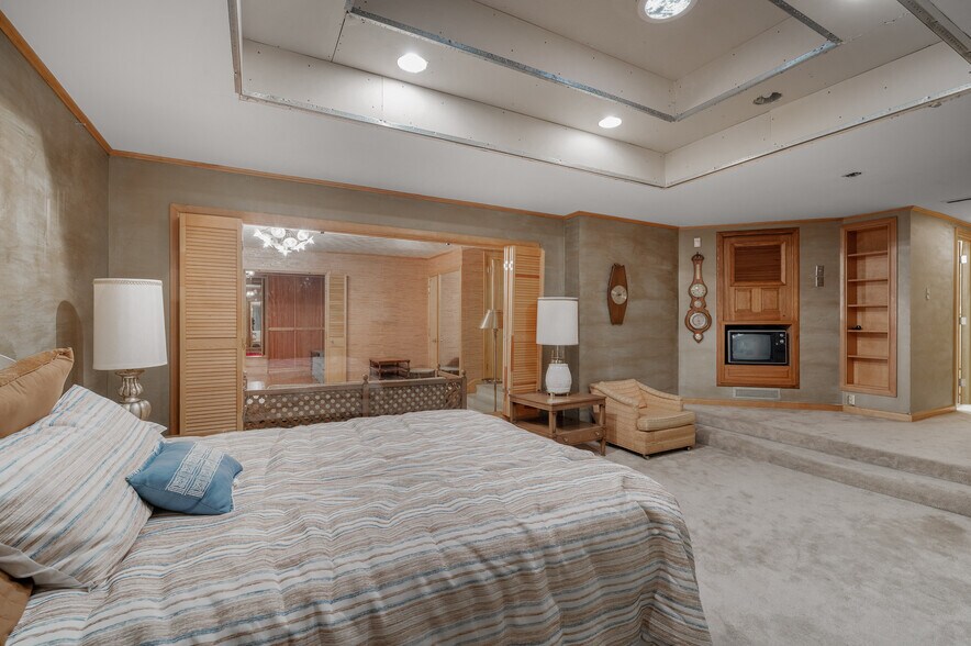 More Photos Of 531 W Main St, Denison Office For Sale