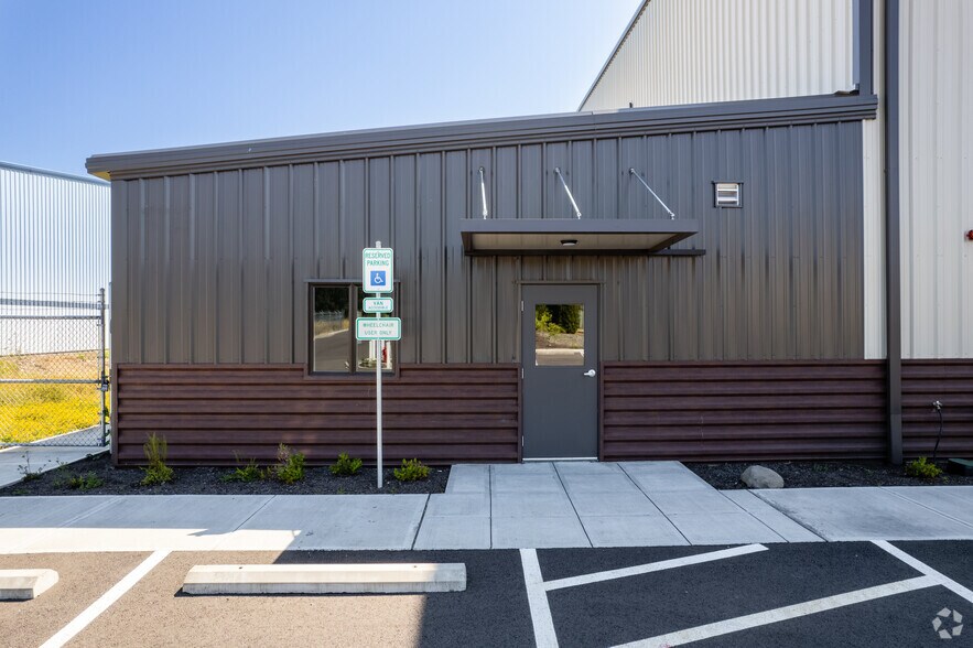 More Photos Of 34090 Skyway, Scappoose Airplane Hangar For Sale