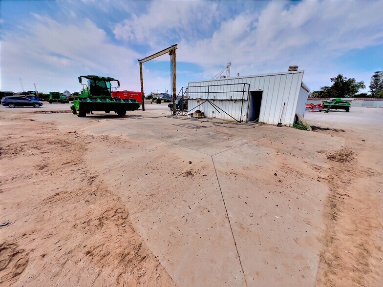 More Photos Of 401 S 10th St, Frederick Showroom For Sale