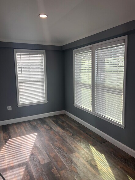 More Photos Of 7048 Aviation Blvd, Glen Burnie Storefront Retail Office For Sale