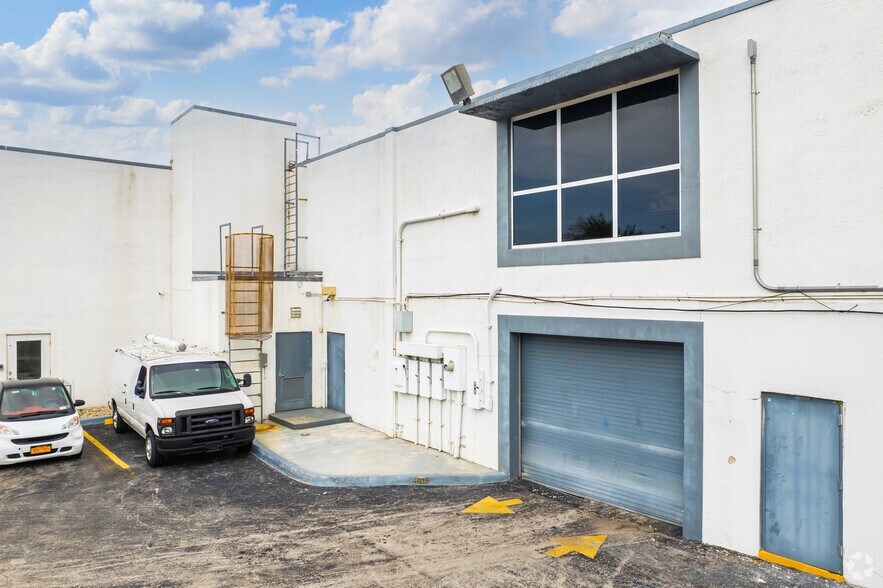 More Photos Of 975 N Miami Beach Blvd, North Miami Beach Coworking Space