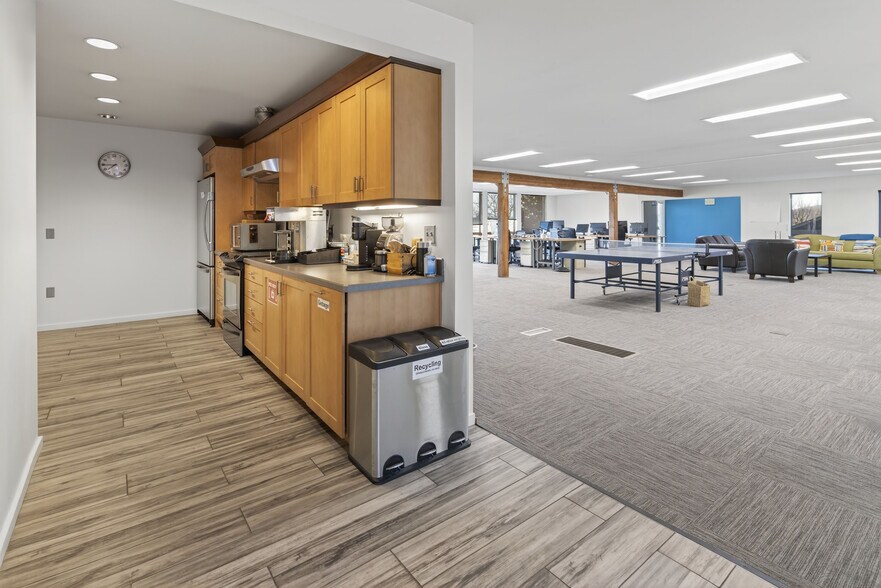 More Photos Of 4540 SW Kelly Ave, Portland Office For Sale