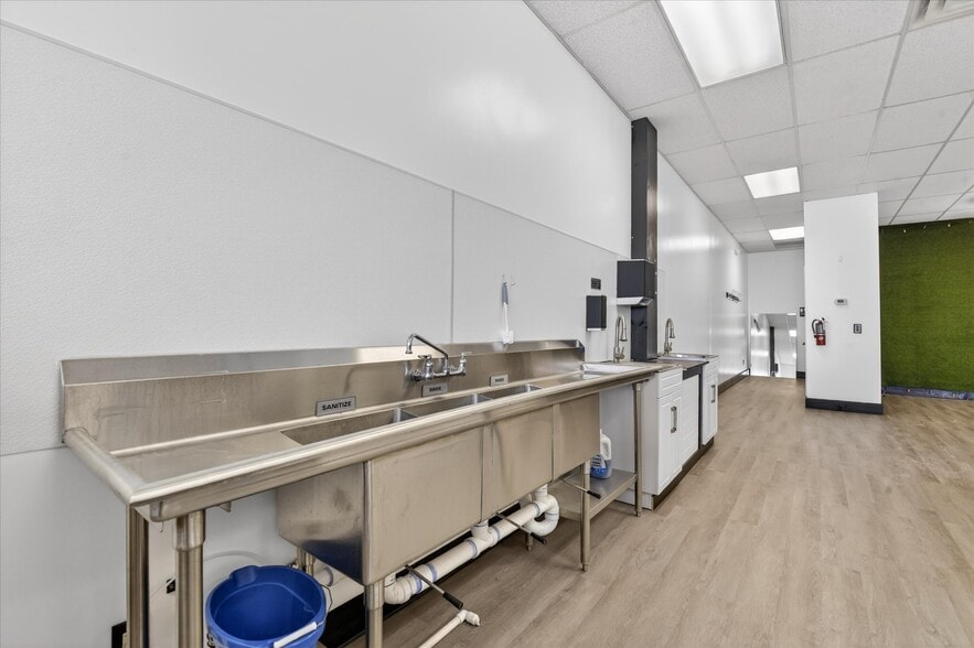 More Photos Of 1100 Croy Dr, Findlay Storefront Retail Office For Lease