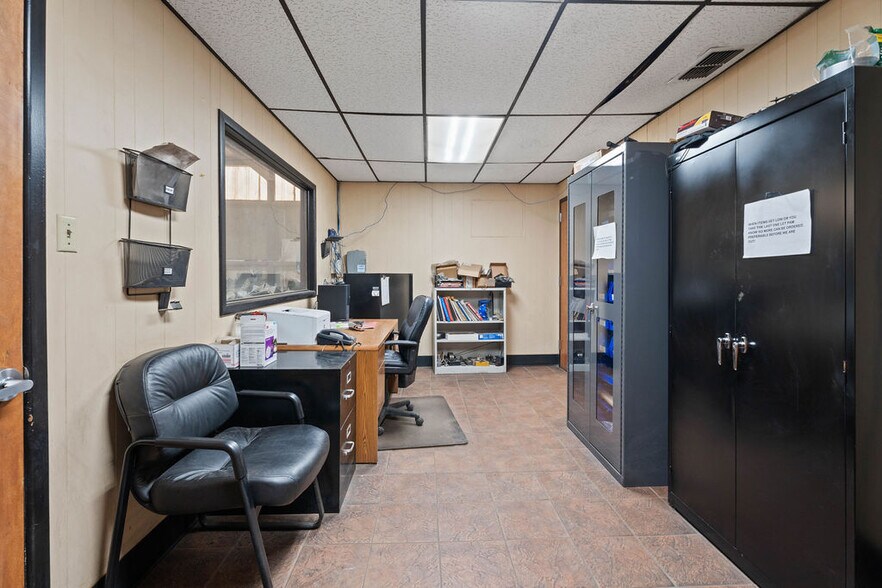 More Photos Of 3917 Clovis Rd, Lubbock Warehouse For Lease