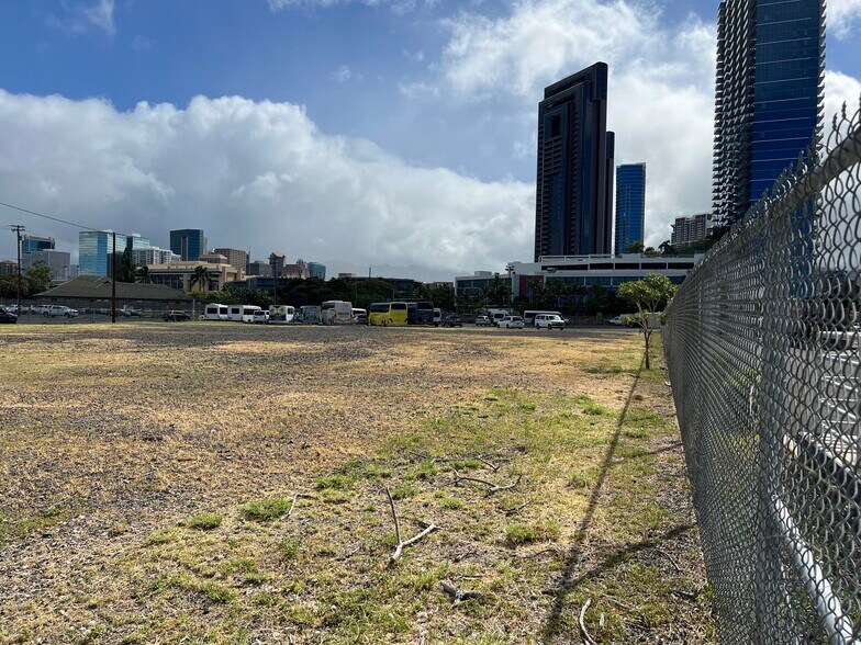 More Photos Of Ala Moana Blvd @ Forrest Ave, Honolulu Land For Lease
