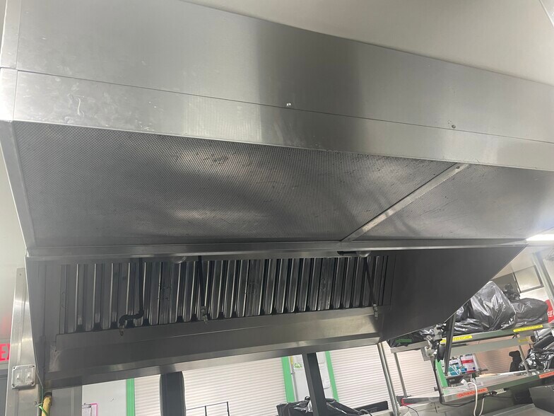 More Photos Of 94 E Route 66, Columbia Restaurant For Sale