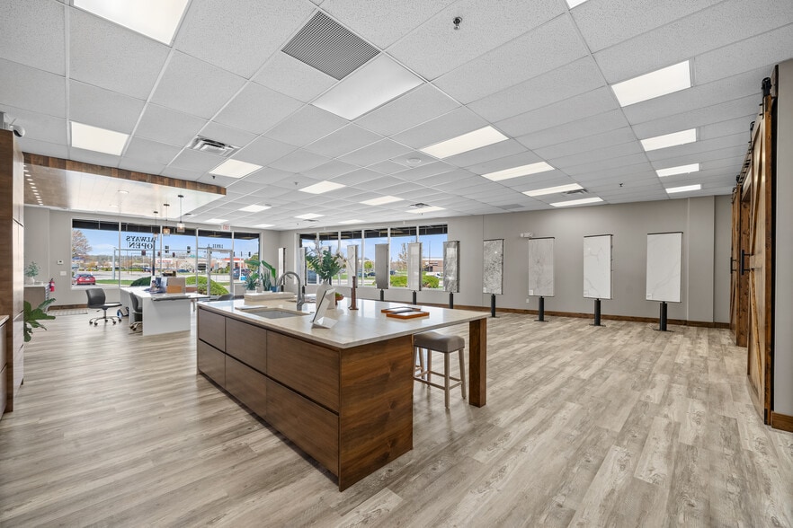 More Photos Of 18931 E Valley View Pky, Independence Storefront Retail Office For Lease