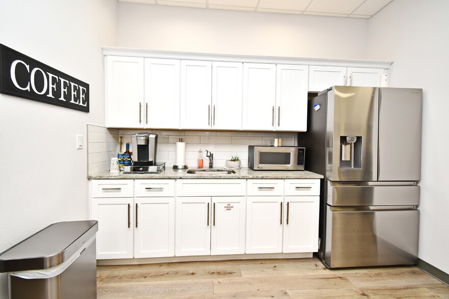 More Photos Of 2575 French Ave, Sanford Loft Creative Space For Sale