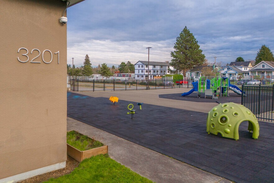 More Photos Of 3201 S D St, Tacoma Specialty For Sale