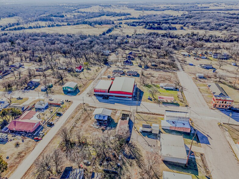 More Photos Of 103 N. Clarady, Wanette Industrial For Sale