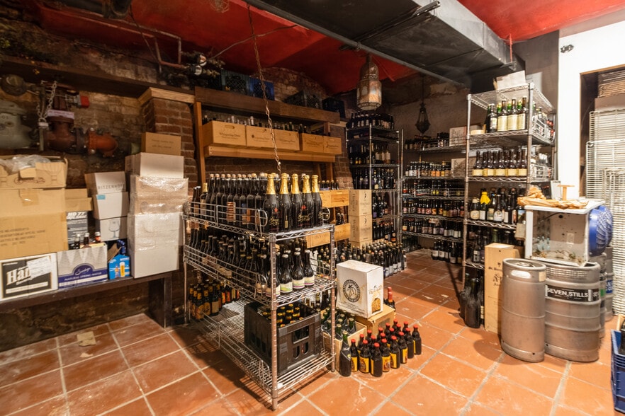 More Photos Of 800 Greenwich St, San Francisco Storefront Retail Residential For Lease