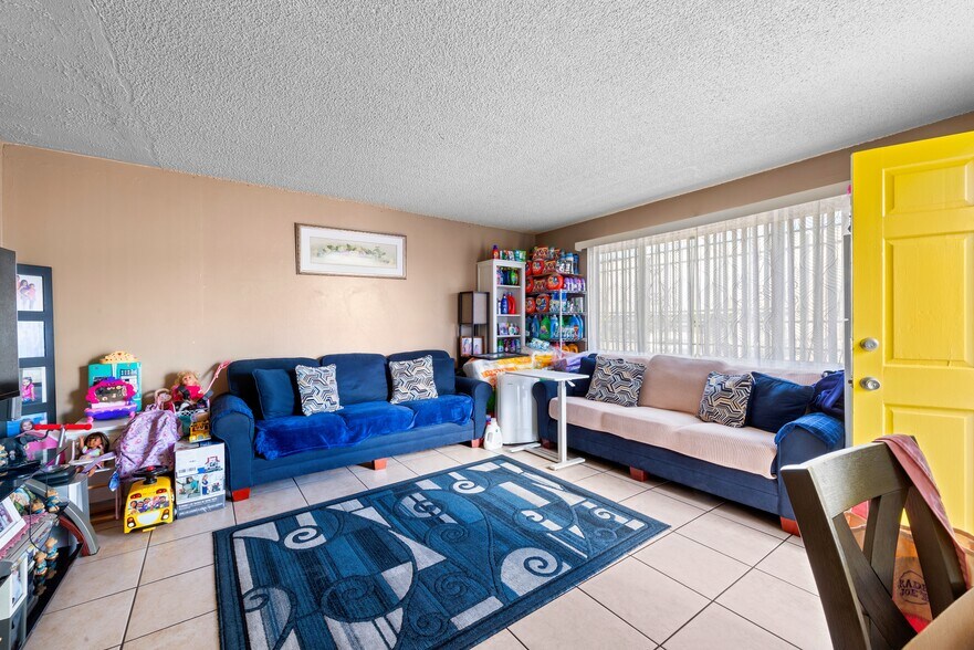 More Photos Of 2325 S Ridgeley Dr, Los Angeles Apartments For Sale