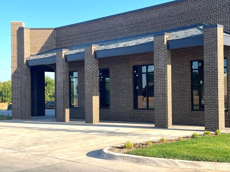More Photos Of 6340 Cromwell Marine Creek Rd, Fort Worth Light Manufacturing For Lease