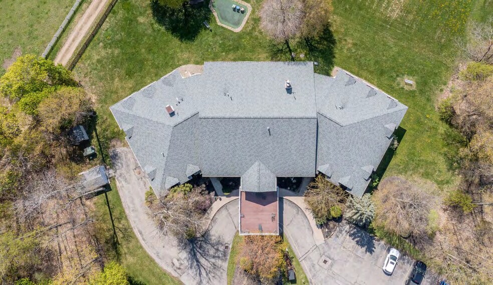 More Photos Of 14707 S Cheshire St, Burton Hotel For Sale