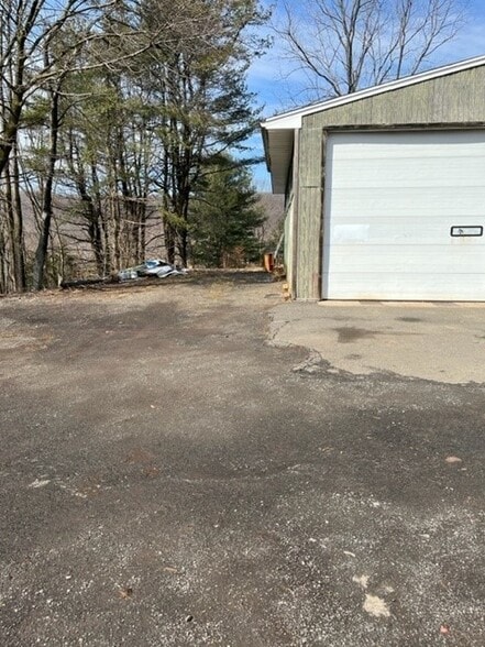 More Photos Of 96 Fair St, Meriden Warehouse For Lease