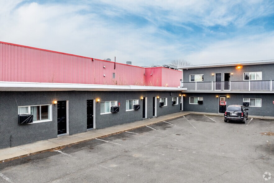 More Photos Of 6960 Rue Saint-Jacques, Montréal Hotel For Sale