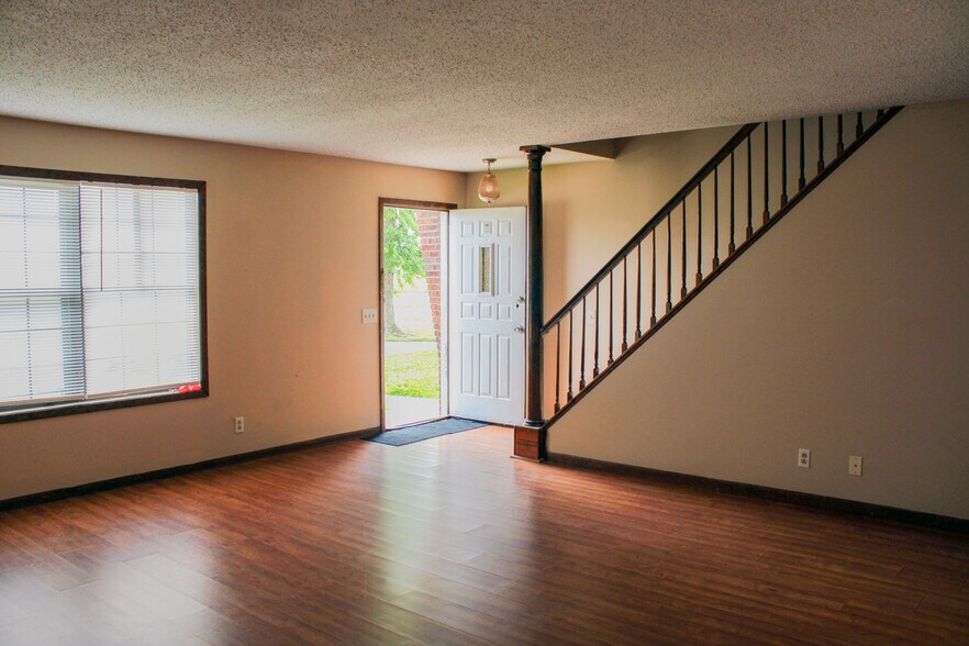 More Photos Of 802 W Wakefield Ave, Sikeston Apartments For Sale