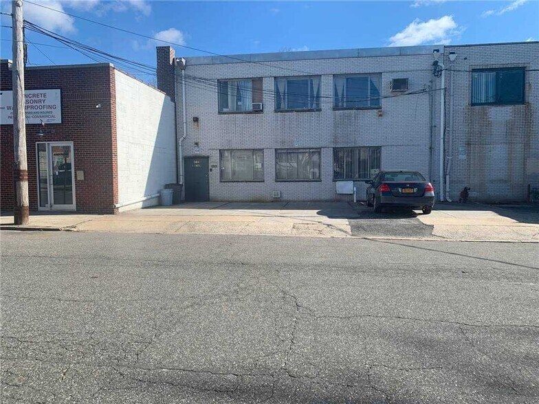 More Photos Of 504 Cherry Ln, Floral Park Warehouse For Lease