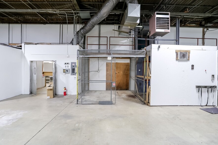 More Photos Of 2334 Production Dr, Indianapolis Warehouse For Lease