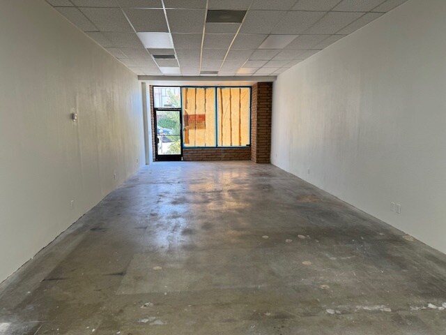 More Photos Of 19445-19449 Ventura Blvd, Tarzana Storefront For Sale