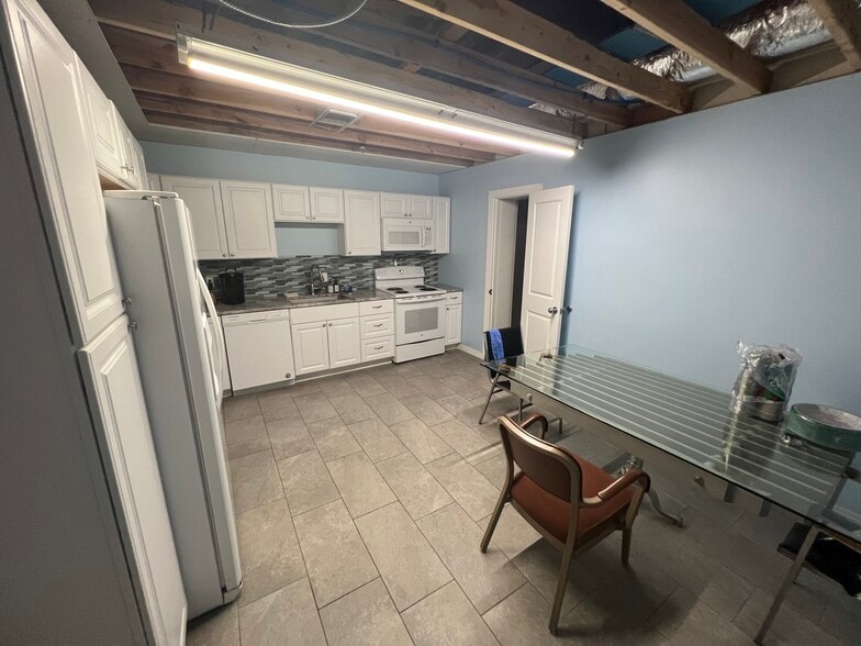 More Photos Of 8516 E 41st St S, Tulsa Freestanding For Sale