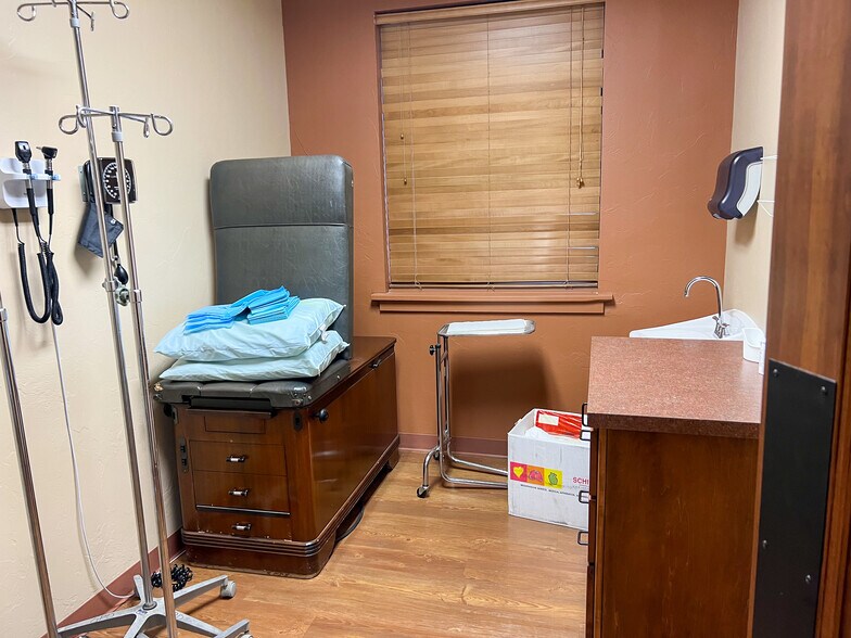 More Photos Of 116 E Robert S Kerr Blvd, Wynnewood Medical For Sale
