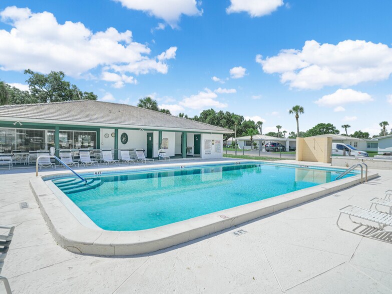 More Photos Of 601 Imperial blvd, Lakeland Specialty For Sale