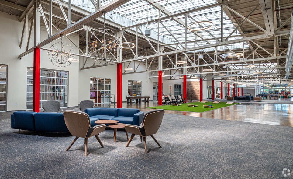 More Photos Of 2550 University Ave W, Saint Paul Unknown For Lease