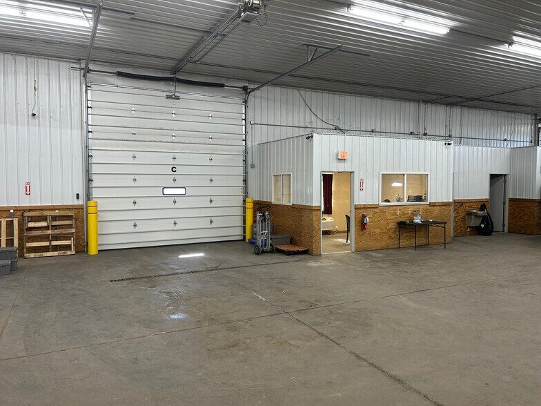More Photos Of 3902 130th St, Lake Hallie Distribution For Lease