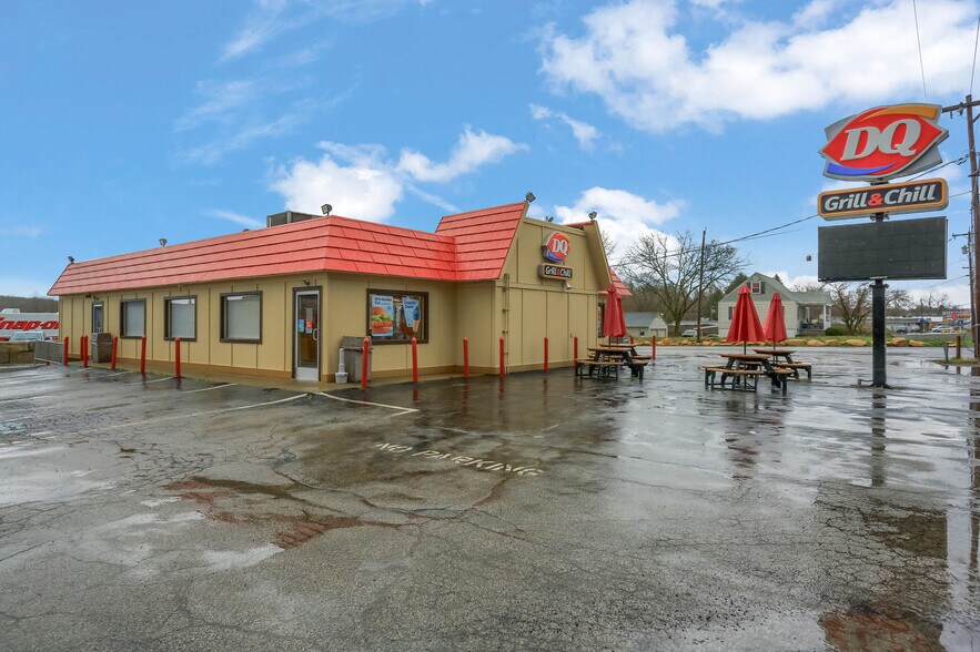 More Photos Of 3498 Sharon Rd, West Middlesex General Retail For Sale