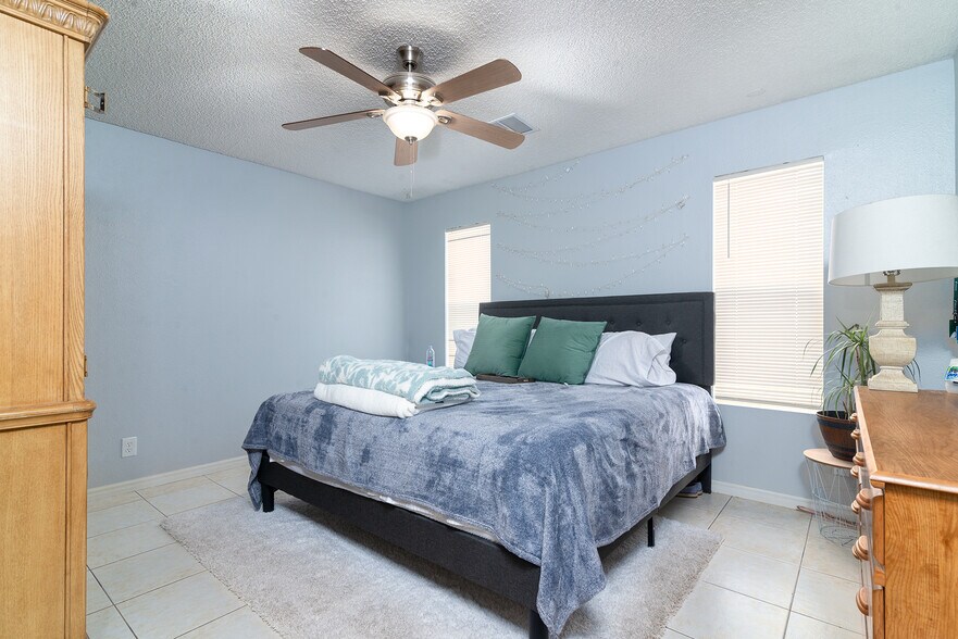 More Photos Of 528 W La Jolla Dr, Tempe Apartments For Sale