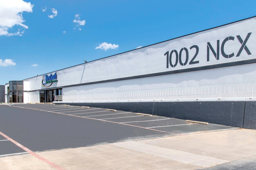 More Photos Of 1002 N Central Expy, Richardson Unknown For Lease