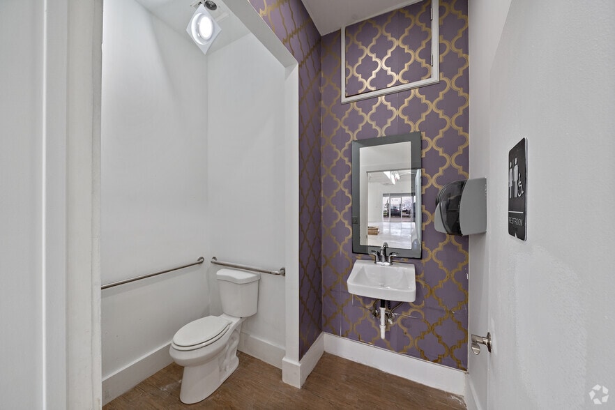 More Photos Of 6310 NE 2nd Ave, Miami Storefront Retail Office For Lease