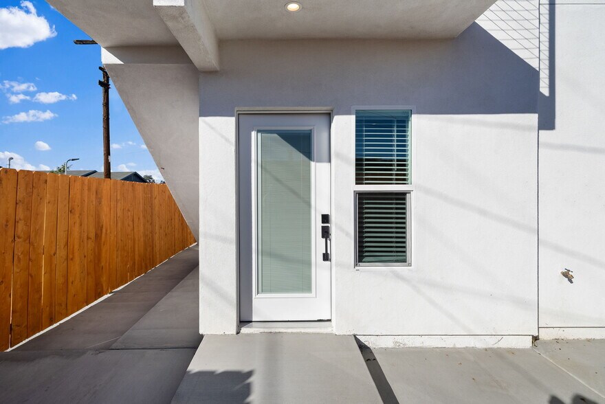 More Photos Of 322 S Pardee St, San Diego Apartments For Sale