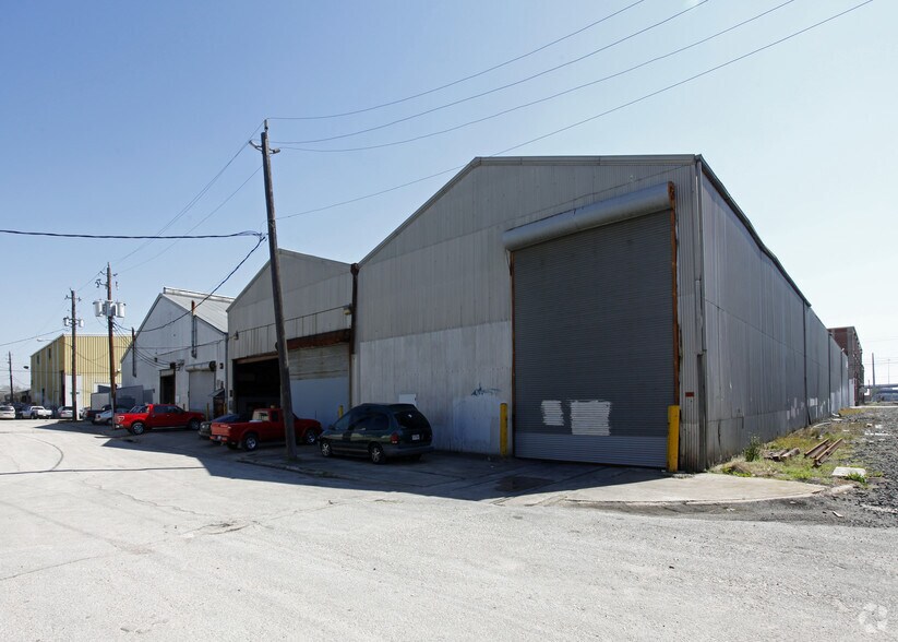 More Photos Of 2001 Lyons Ave, Houston Manufacturing For Lease