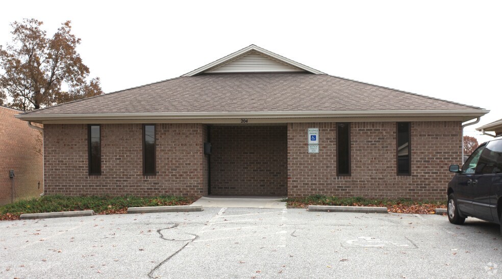 More Photos Of 204 Kelly Pl, High Point Office For Lease