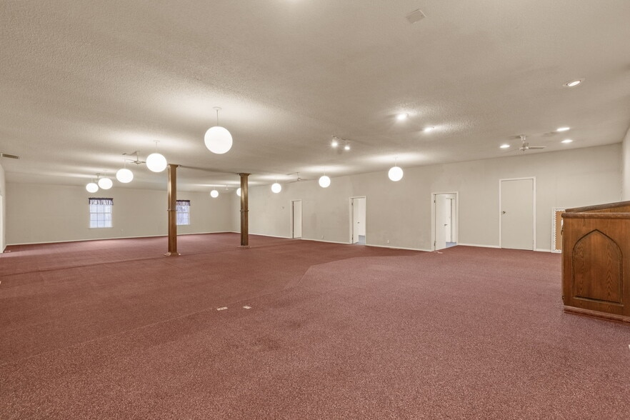 More Photos Of 207 S Bixby St, Coweta Religious Facility For Sale
