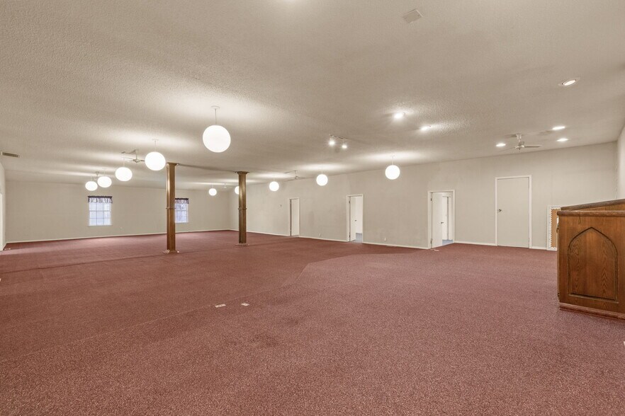 More Photos Of 215 S Bixby St, Coweta Religious Facility For Sale